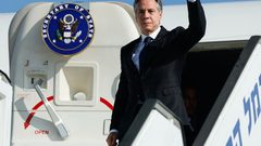 بلينكن يصل أبو ظبي في إطار جولته