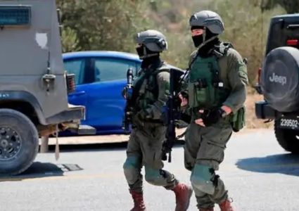 إصابة شاب برصاص الاحتلال قرب حاجز عين سينيا شمال رام الله