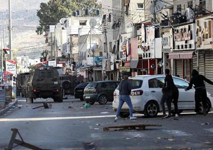 6 إصابات خلال مواجهات مع الاحتلال في مخيم عسكر شرق نابلس