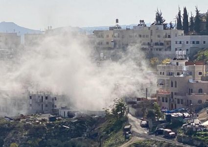 الاحتلال يفجر منزلي الشهيدين مراد وإبراهيم نمر في صور باهر جنوب القدس