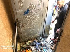جانب من الدمار الذي خلفه الاحتلال في المنزل الذي اقتحمه في مخيم عسكر بنابلس