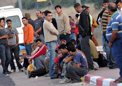 توقيع اتفاقية تعاون لدعم عمال قطاع غزة بقيمة 2.4 مليون دولار