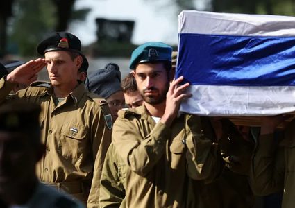 الجيش الإسرائيلي يعلن مقتل جندي وإصابة آخر في معارك في قطاع غزة