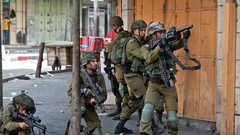 إصابة 12 مواطنا واعتقال عاشر خلال اقتحام الاحتلال مدينة نابلس (محدث)