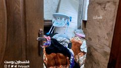 آثار الخراب داخل أحد المنازل التي داهمتها قوات الاحتلال في البلدة القديمة بنابلس