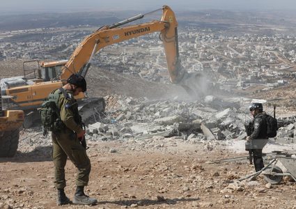 الاحتلال يهدم منزلا في صور باهر بالقدس