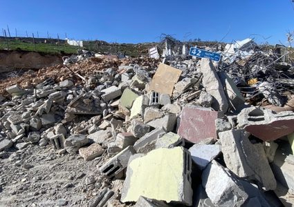 هدم منزل عائلة الخطيب في قرية صور باهر