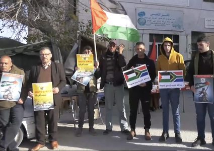 الخليل: وقفة دعم وتأييد لجنوب إفريقيا في دعوتها لمحاكمة الاحتلال على جرائمه