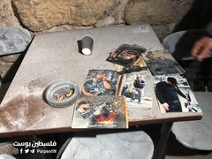 الدمار الذي خلفته قوات الاحتلال داخل مقهى بعد تفجيره في البلدة القديمة بنابلس