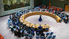 مجلس الأمن يعتمد قرارا يطالب الحوثي بوقف الهجمات على السفن