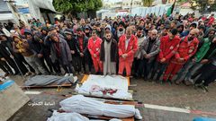 تشييع جثامين الشهداء المسعفين الذين ارتقوا بعد قصف الاحتلال لمركبة إسعاف في غزة