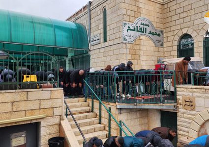 الاحتلال يمنع المصلين من الوصول للمسجد الأقصى والصلاة فيه