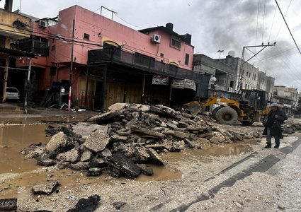 جنين: الاحتلال يعتقل مواطنا ويدمر صرح شهيد في عرابة