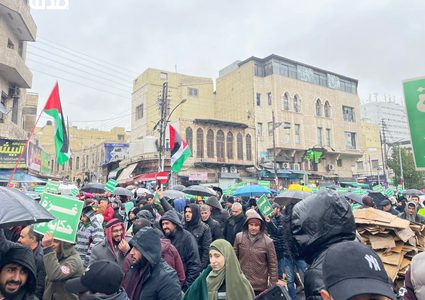 مئات الأردنيين يشاركون في مسيرة دعما لفلسطين