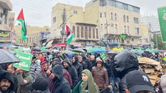 مئات الأردنيين يشاركون في مسيرة دعما لفلسطين