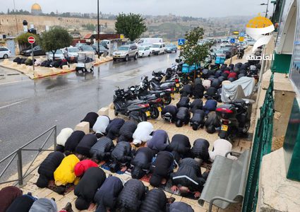 الاحتلال يمنع المصلين من الوصول للمسجد الأقصى والصلاة فيه-راس العامود