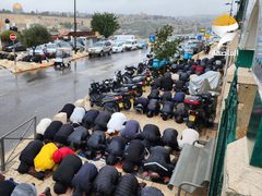 الاحتلال يمنع المصلين من الوصول للمسجد الأقصى والصلاة فيه-راس العامود