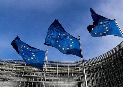 بوليتيكو: الاتحاد الأوروبي يخطط لإرسال سفن حربية إلى البحر الأحمر