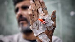 شاهد|معتقلون من غزة تعرضوا للتعذيب قبل إفراج الاحتلال عنهم عبر معبر كرم أبو سالم