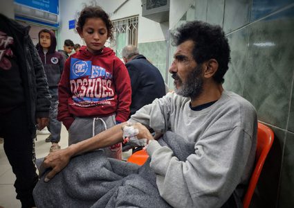 شاهد|معتقلون من غزة تعرضوا للتعذيب قبل إفراج الاحتلال عنهم عبر معبر كرم أبو سالم