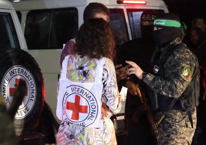 "نتنياهو يقامر بحياتكم".. المقاومة توجه رسالة إلى عائلات المحتجزين الإسرائيل