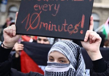 تظاهرة في العاصمة البولندية وارسو تضامنا مع غزة وتنديداً بجرائم الاحتلال