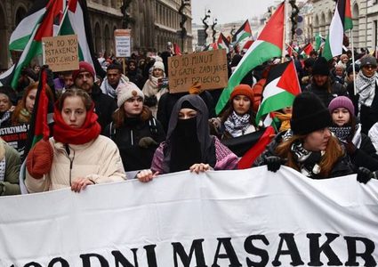 تظاهرة في العاصمة البولندية وارسو تضامنا مع غزة وتنديداً بجرائم الاحتلال