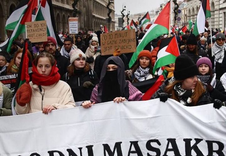 تظاهرة في العاصمة البولندية وارسو تضامنا مع غزة وتنديداً بجرائم الاحتلال