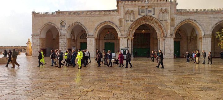 عشرات المستوطنين يقتحمون المسجد الأقصى