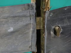 آثار اقتحام حرم جامعة النجاح القديم والاعتداء على موظفيها واعتقال عدد من الطلبة