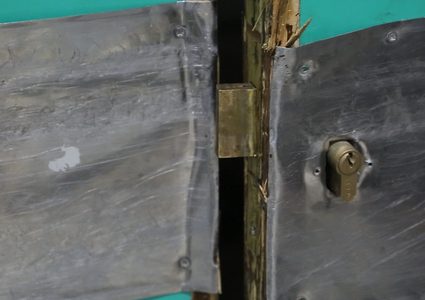 آثار اقتحام حرم جامعة النجاح القديم والاعتداء على موظفيها واعتقال عدد من الطلبة