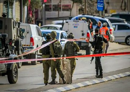 مقتل إسرائيلية وإصابة 18 آخرين في عملية مزدوجة برعنانا