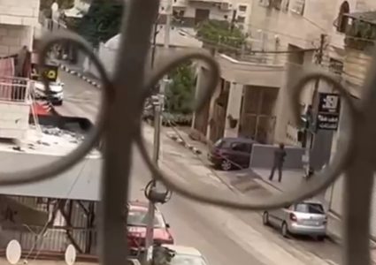قوات الاحتلال تقتحم حي المخفية في نابلس وتعتقل شابين وتصيب أربعة آخرين