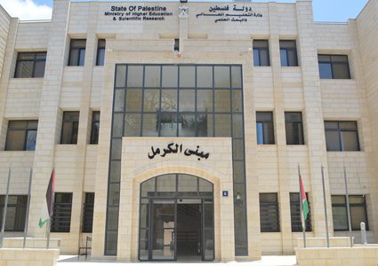 "التعليم العالي" تعلن منحا دراسية في بنغلادش