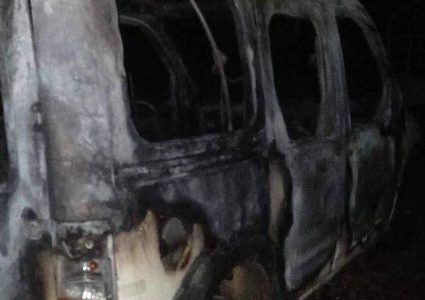 ميلشيات المستوطنين تحرق مركبة خلال هجوم على قرية بورين جنوب نابلس
