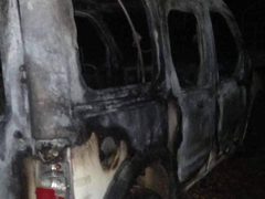 ميلشيات المستوطنين تحرق مركبة خلال هجوم على قرية بورين جنوب نابلس