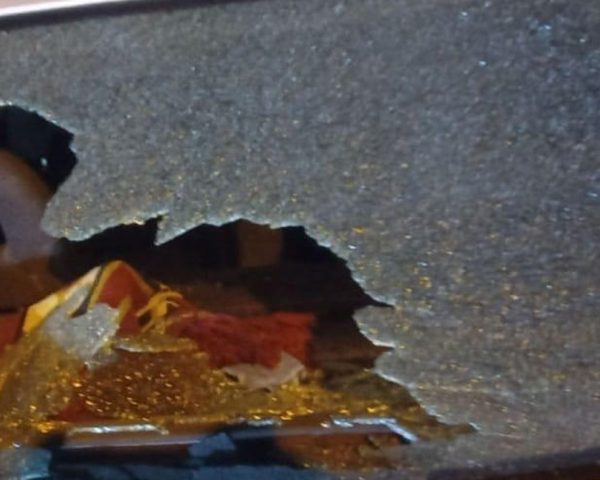 مستوطنون يهاجمون مركبات المواطنين في بلدة سنجل شمال رام الله