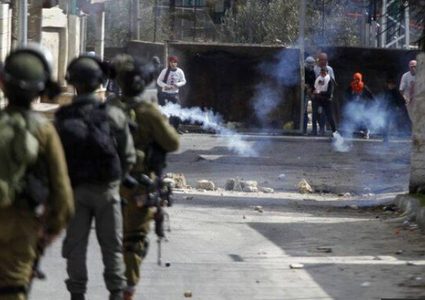 إصابات بالاختناق خلال مواجهات مع الاحتلال في حوسان غرب بيت لحم