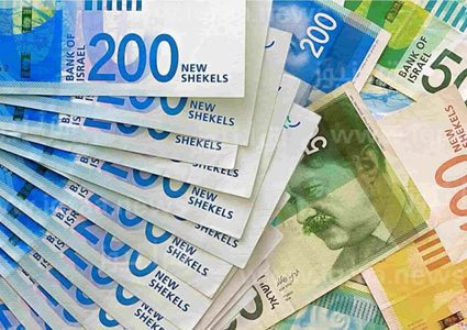 الشيقل يتراجع لأدنى مستوى في أكثر من شهرين