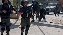 الاحتلال يواصل اقتحام طولكرم ومخيمها: اعتقالات وتجريف شوارع وتدمير ممتلكات