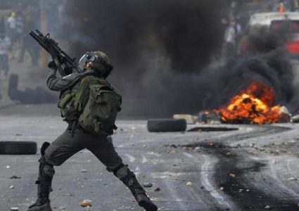 إصابة 8 مواطنين بالرصاص خلال مواجهات مع الاحتلال في مخيم الأمعري