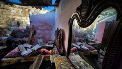 آثار الدمار الذي خلّفه طيران الاحتلال في منزل عائلة الزاملي في رفح