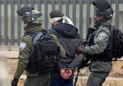 الاحتلال يعتقل شابا من جبل المكبر في القدس المحتلة