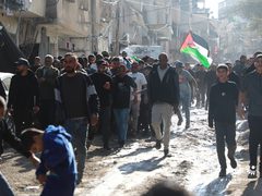 جماهير شعبنا في طولكرم تشيع جثامين 6 شهداء إلى مثواهم الأخير