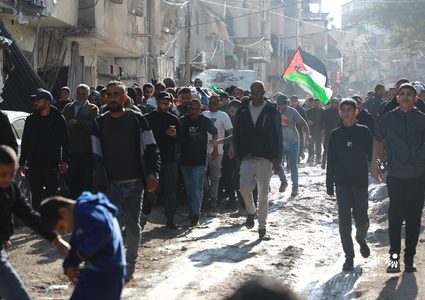 جماهير شعبنا في طولكرم تشيع جثامين 6 شهداء إلى مثواهم الأخير