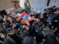 جانب من تشييع قمر مخيم نور شمس الـشهيد "محمد دواس"