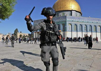 الاحتلال يعيق وصول المصلين إلى المسجد الأقصى المبارك