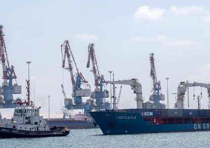 البيت الأبيض: إسرائيل ستسمح بشحن الدقيق لغزة عبر ميناء إسدود