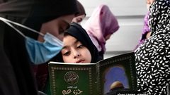 حلقات لتعليم القرآن الكريم للأطفال بمراكز إيواء النازحين في رفح جنوب قطاع غزة