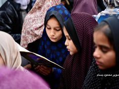 حلقات لتعليم القرآن الكريم للأطفال بمراكز إيواء النازحين في رفح جنوب قطاع غزة.